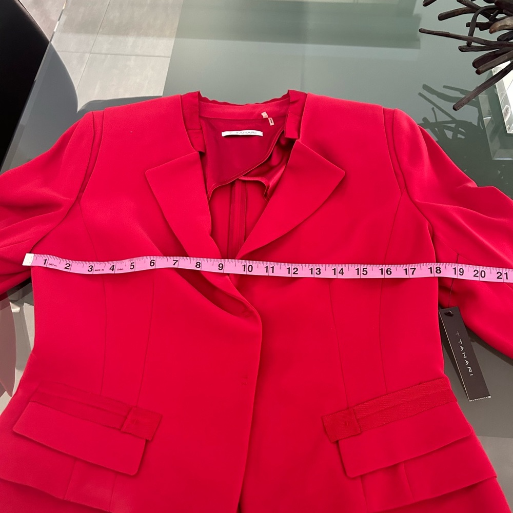 Tahari Tina jacket size 10 Moroccan red. NWT.